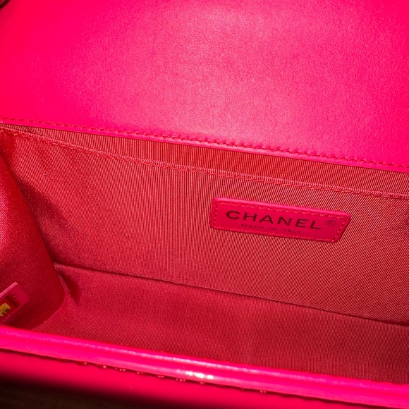 Chanel - Medium Patent Boy Bag - Picture 5 of 9